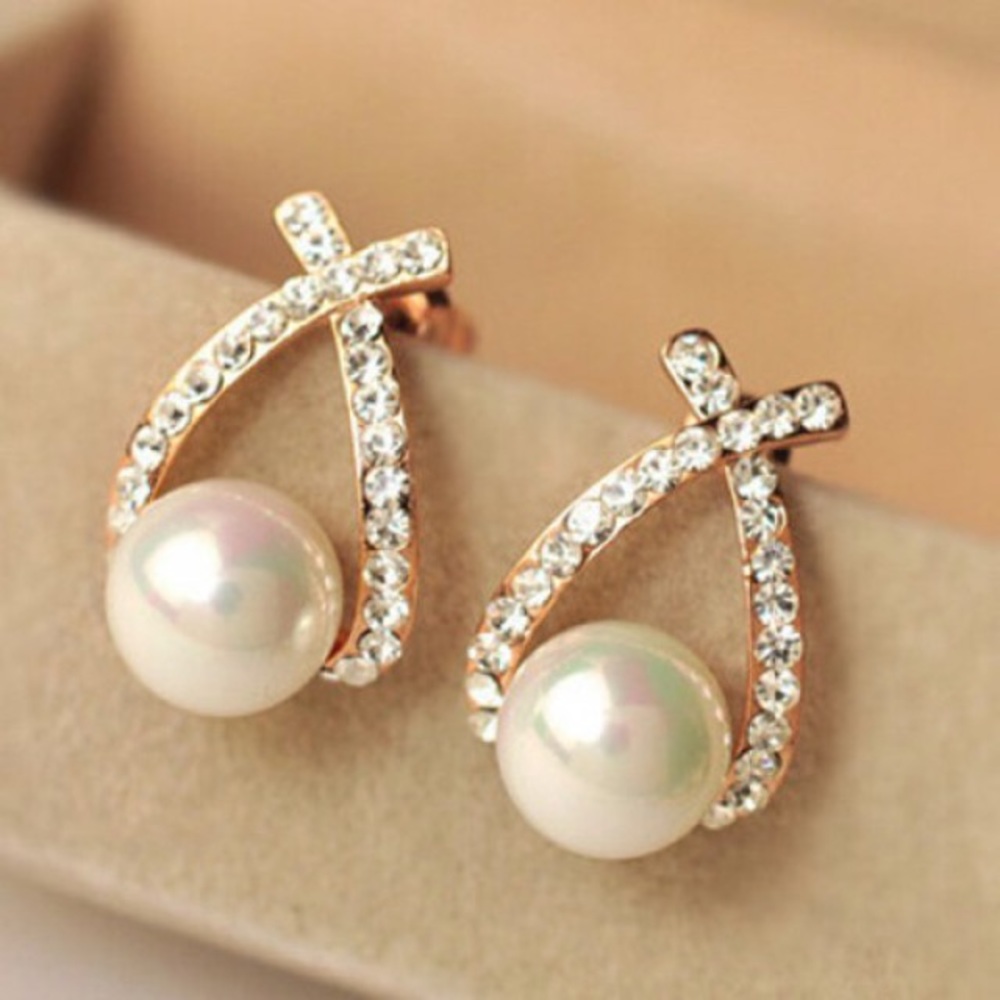 crisscross rhinestones faux pearl earrings